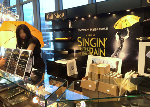 福袋 Sing'in in the rain〜雨に唄えばチケットS席1枚 ミュージカル ソブリン債 雨に唄えば チケット1枚 ミュージカル