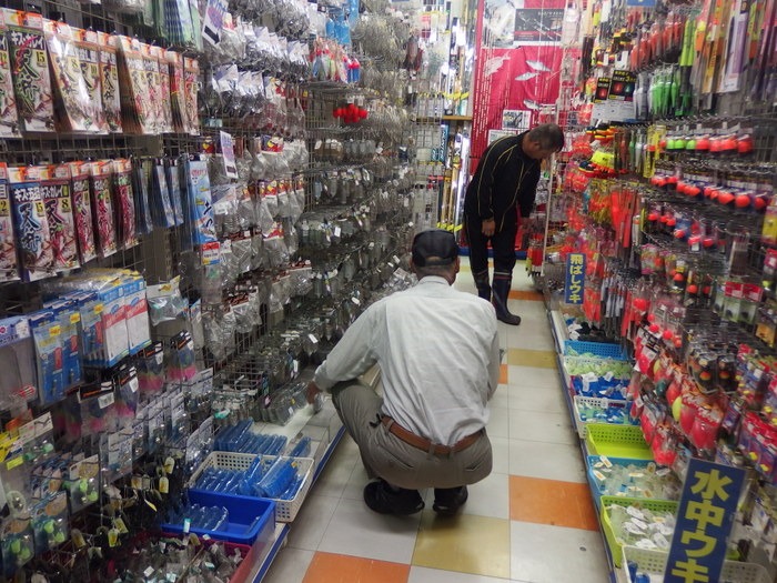 釣具屋へ_c0116915_2351624.jpg