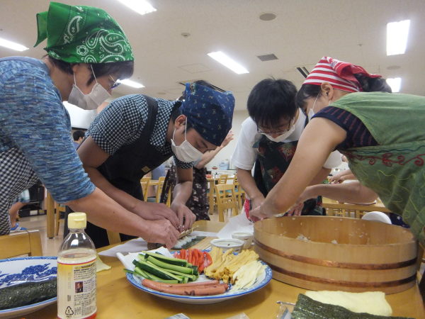 水曜のよるの教室の仲間で、料理を作りました。_e0175020_22421445.jpg