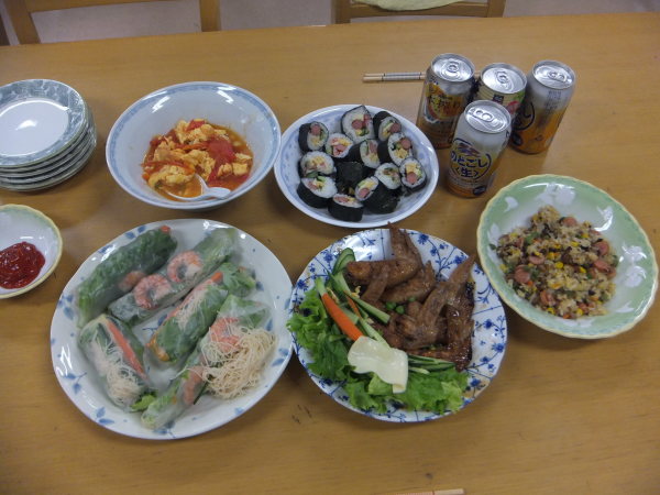 水曜のよるの教室の仲間で、料理を作りました。_e0175020_22421567.jpg