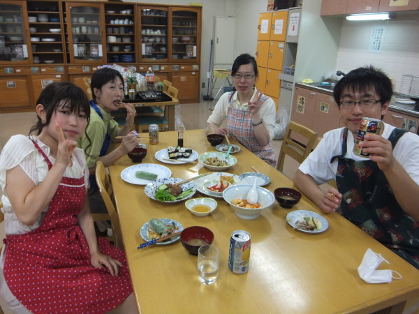 水曜のよるの教室の仲間で、料理を作りました。_e0175020_22421732.jpg