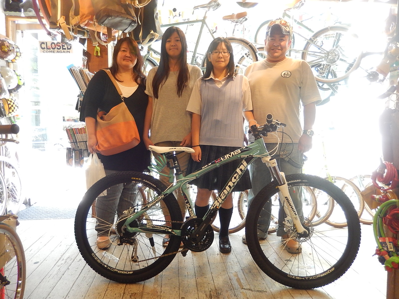 9月28日 渋谷 原宿 の自転車屋 FLAME bike前です_e0188759_12503745.jpg