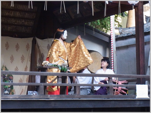 御嶽神社例大祭奉納御神楽_a0086270_0103252.jpg