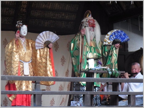 御嶽神社例大祭奉納御神楽_a0086270_0121223.jpg