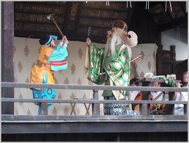 御嶽神社例大祭奉納御神楽_a0086270_0212193.jpg