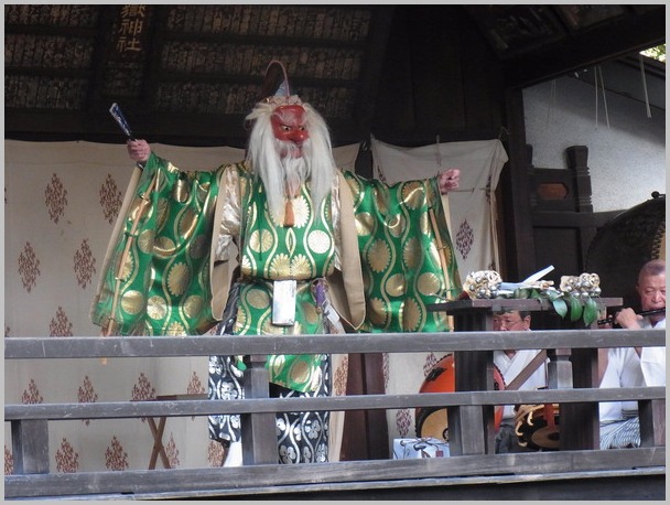 御嶽神社例大祭奉納御神楽_a0086270_08027.jpg