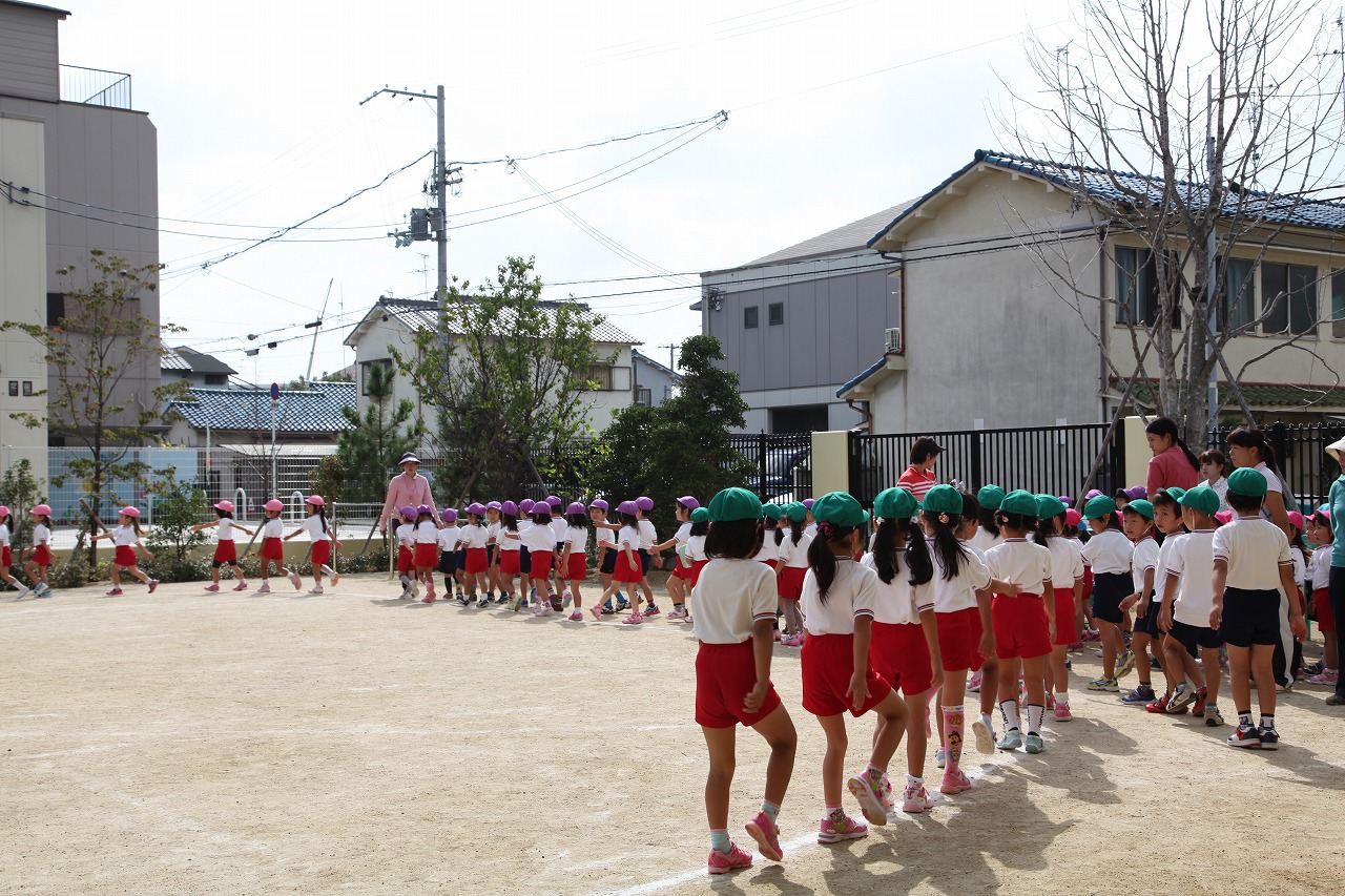 運動遊びを楽しむ子ども_b0277979_1933836.jpg