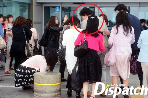 Dispatch9/30☆[現場フォト] \"オゲンキデスカ?\"…ペ・ヨンジュン、援助のマナー_a0087238_18316.jpg