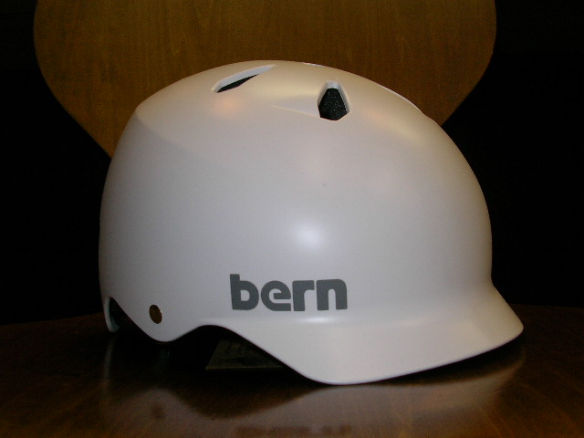 bernヘルメット少量ですが入荷しました_b0189682_11592070.jpg