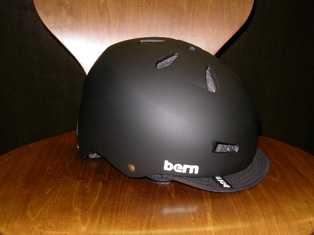 bernヘルメット少量ですが入荷しました_b0189682_11594579.jpg