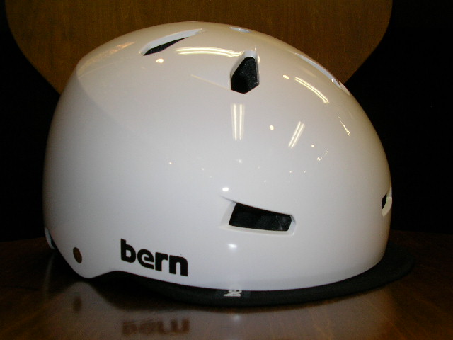 bernヘルメット少量ですが入荷しました_b0189682_1214791.jpg