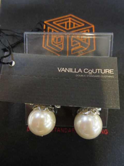 バニラ クチュール / VANILLA CoUTURE  ベルル ピアス_e0076692_1951392.jpg