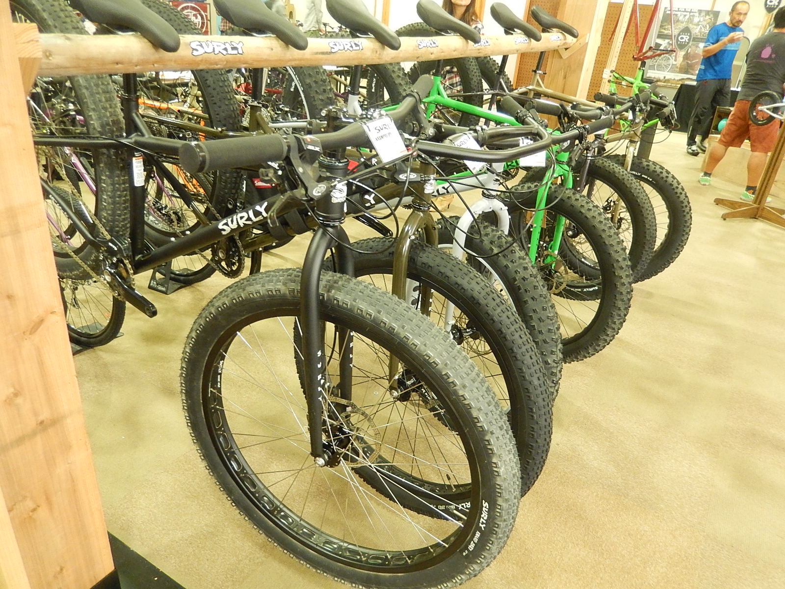 10月1日 渋谷 原宿 の自転車屋 FLAME bike前です_e0188759_13402382.jpg