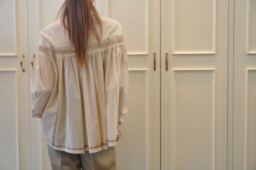 ジグザグボーダー と タックシャツ ・ ・ ・ =scye=_b0110586_1854564.jpg