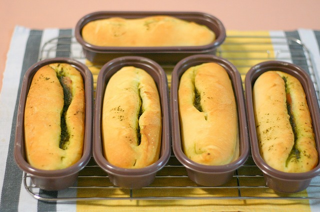 ベーコンジェノベーゼパン完成かな? コネテハシッテ