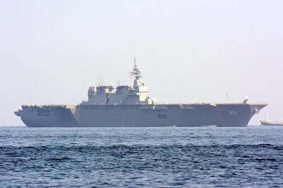 護衛艦「いずも(DDH-183)」_e0158925_19435417.jpg
