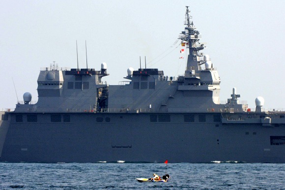 護衛艦「いずも(DDH-183)」_e0158925_1948055.jpg