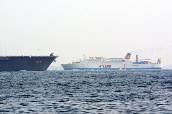 護衛艦「いずも(DDH-183)」_e0158925_19514336.jpg
