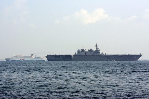 護衛艦「いずも（DDH-183）」_e0158925_1952538.jpg