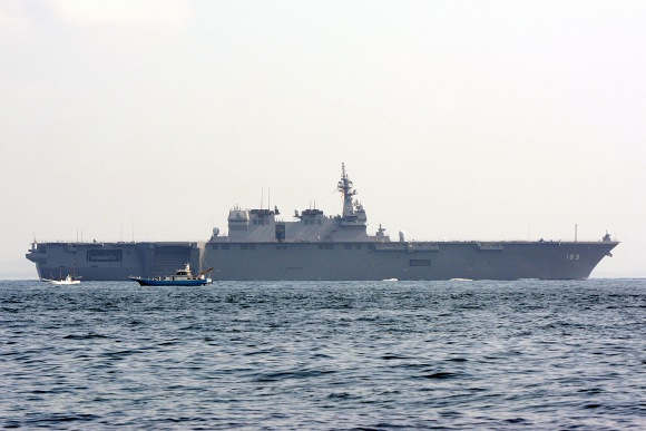 護衛艦「いずも（DDH-183）」_e0158925_1954234.jpg