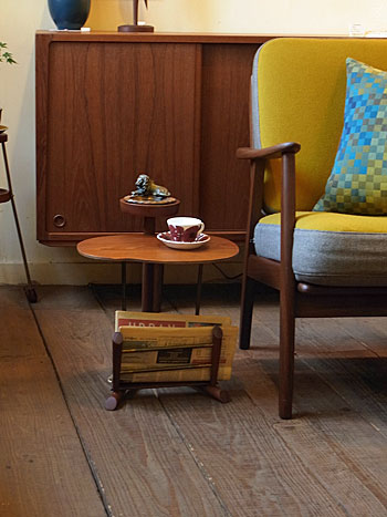 sidetable with magazinerack_c0139773_15355151.jpg