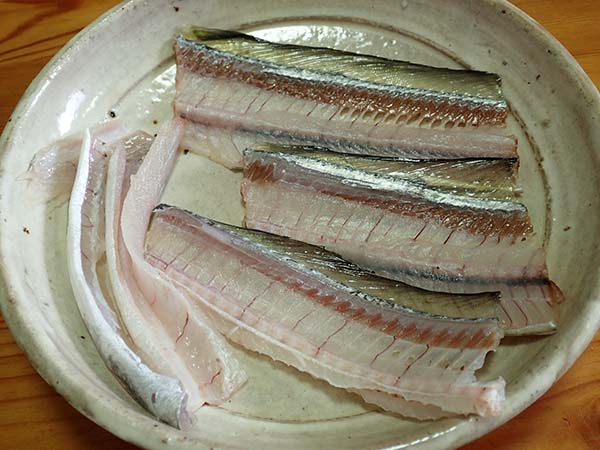 沖縄さかな生活 2 タチウオ活用1 出汁 ダシ トキシンのイラストレーター的 沖縄 生活