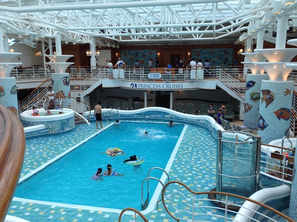 9日目、プールサイドを満喫した終日航海日：ダイヤモンドプリンセス乗船記31_f0054556_183240.jpg