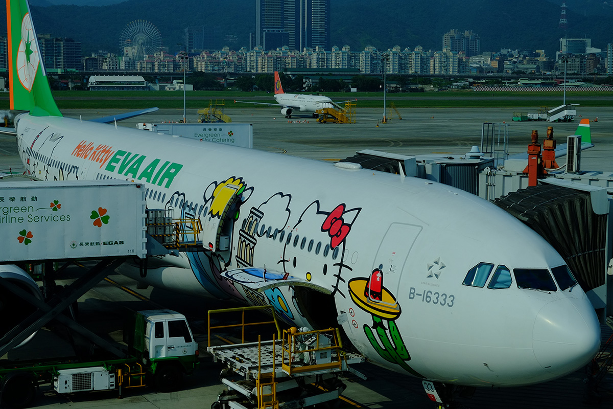 1/200 エバーエアー エアバスA330-300 ハローキティアラウンド