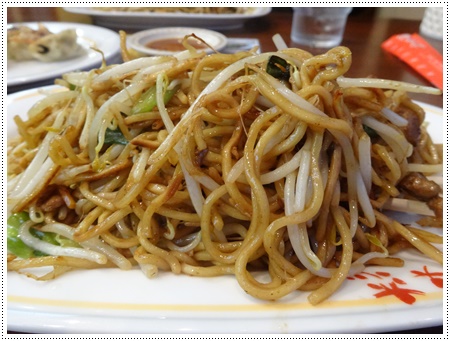 このところ、まともな料理をしてないな。。。でも食べてばかりの気がするし、怖いーーーー(´A`。)グスン _b0175688_19492381.jpg