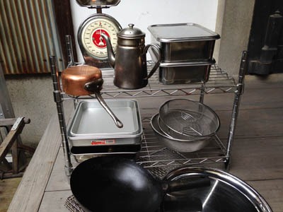 白の医療棚はレンタルに_b0199526_18284246.jpg