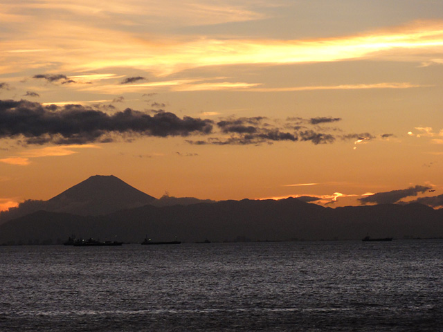 台風一過の千葉の海と富士の夕焼け （10/6）_b0006870_19105233.jpg