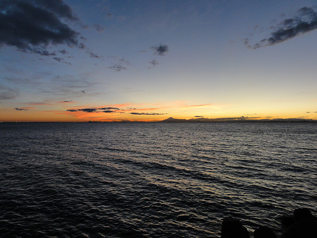 台風一過の千葉の海と富士の夕焼け （10/6）_b0006870_19113813.jpg