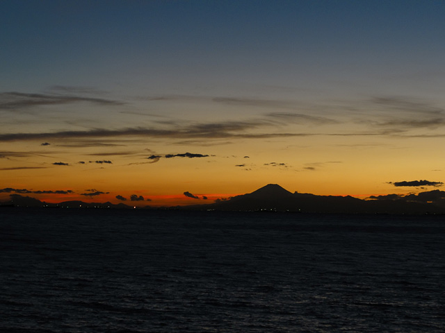 台風一過の千葉の海と富士の夕焼け （10/6）_b0006870_19123541.jpg