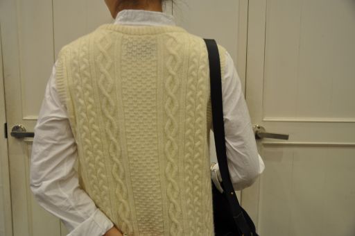 秋のムードはニットから … =ironari/EEL=_b0110582_202208.jpg