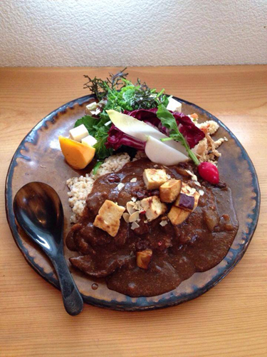 「さつまいも と しめじ と 厚揚げのキッシュ 黒豆味噌風味」と 「生おからのハヤシライス ちどり風=さつまいも編 」_a0251920_12211433.jpg