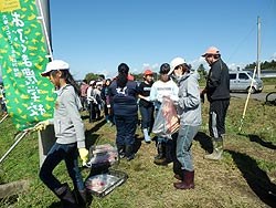 稲刈り体験(上目黒小・枝野小)_d0247484_15372955.jpg