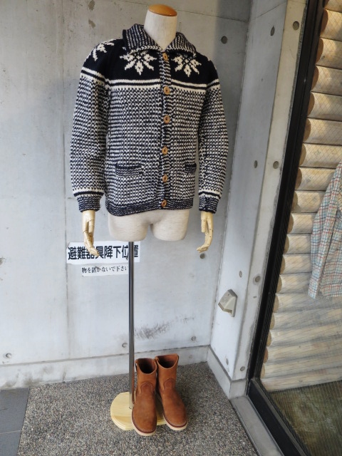 素敵な1枚が入荷しております🎶 INVERALLAN 雪柄 3A LUMBER CARDIGAN!★!_d0152280_16154196.jpg