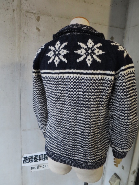 素敵な1枚が入荷しております🎶 INVERALLAN 雪柄 3A LUMBER CARDIGAN!★!_d0152280_16161651.jpg