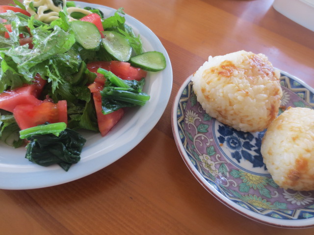 おひる御飯・・・冷凍パスタ&ピラフ と 味噌おにぎり_f0248616_0203640.jpg