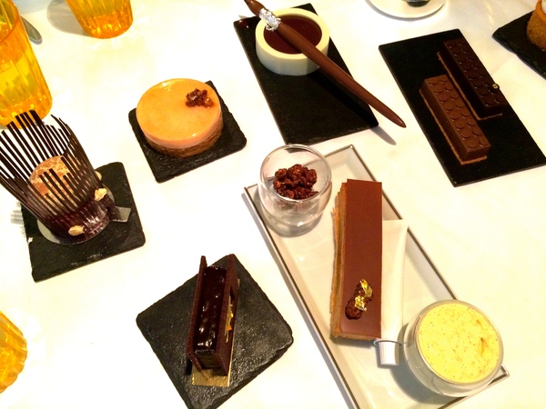 L’ARTea Time & Bûche à Shangri-La Paris - シャングリラ・パリ、ビュッシュとアーティータイム!_a0231632_1245997.jpg