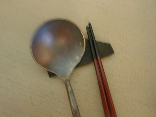 漆のお箸置き_b0132442_16104182.jpg