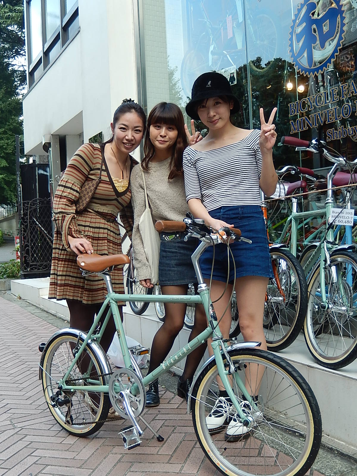 10月9日 渋谷 原宿 の自転車屋 FLAME bike前です_e0188759_1912255.jpg