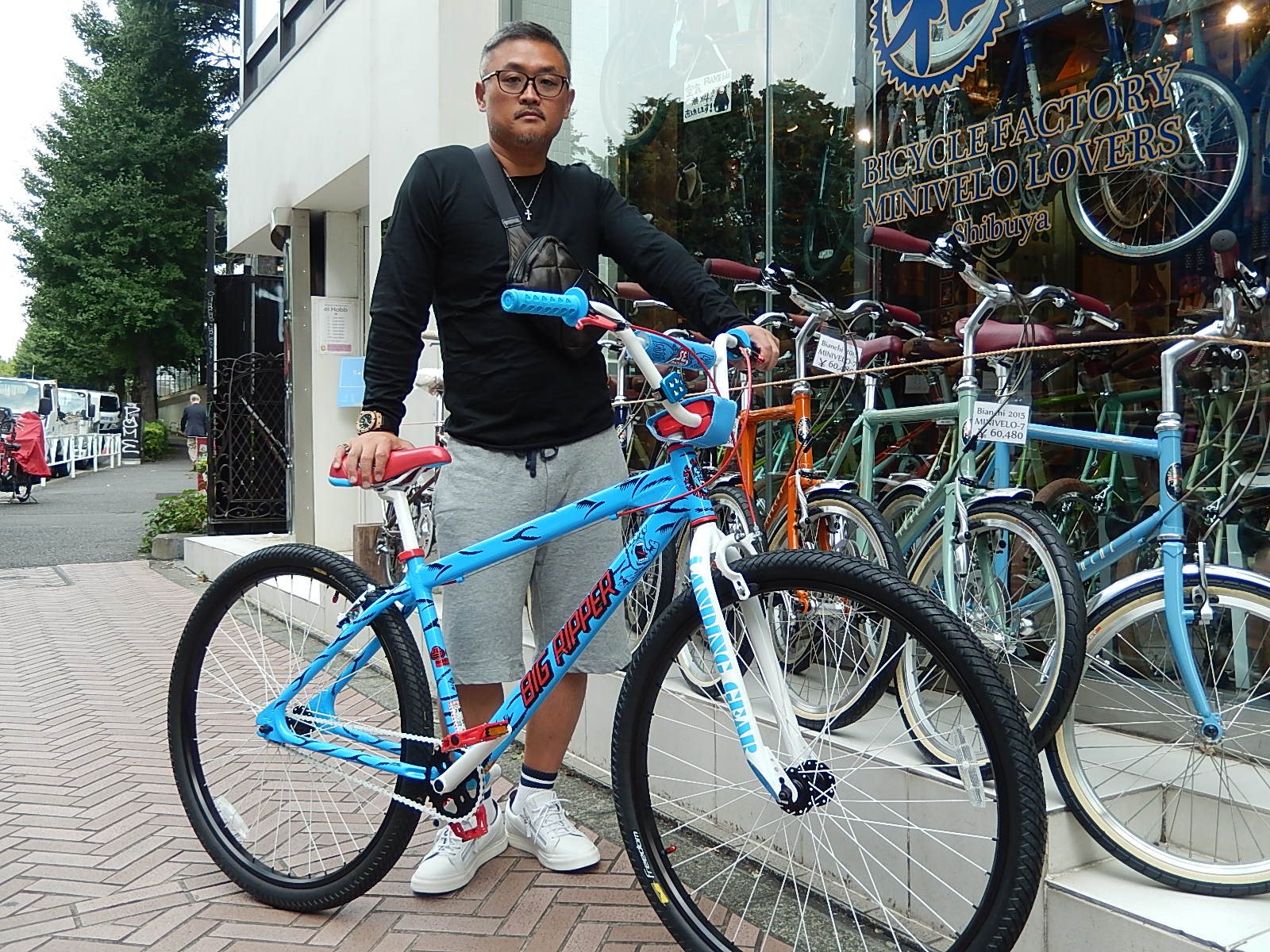 10月9日 渋谷 原宿 の自転車屋 FLAME bike前です_e0188759_19134290.jpg