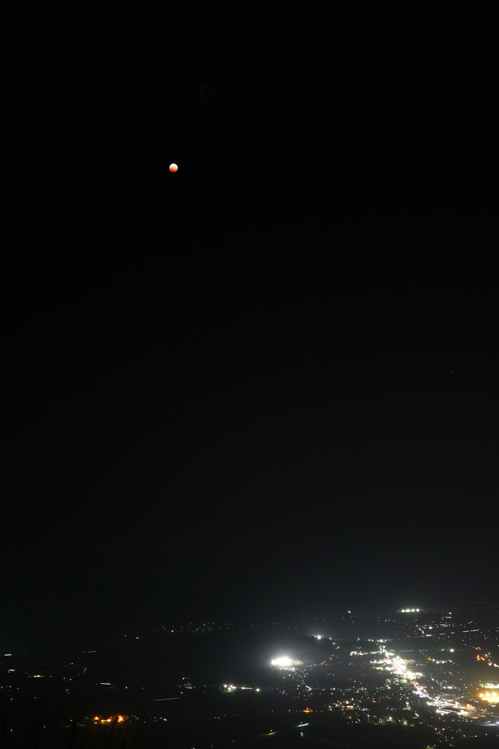 皆既月食 天空の赤い月_a0087133_1141232.jpg