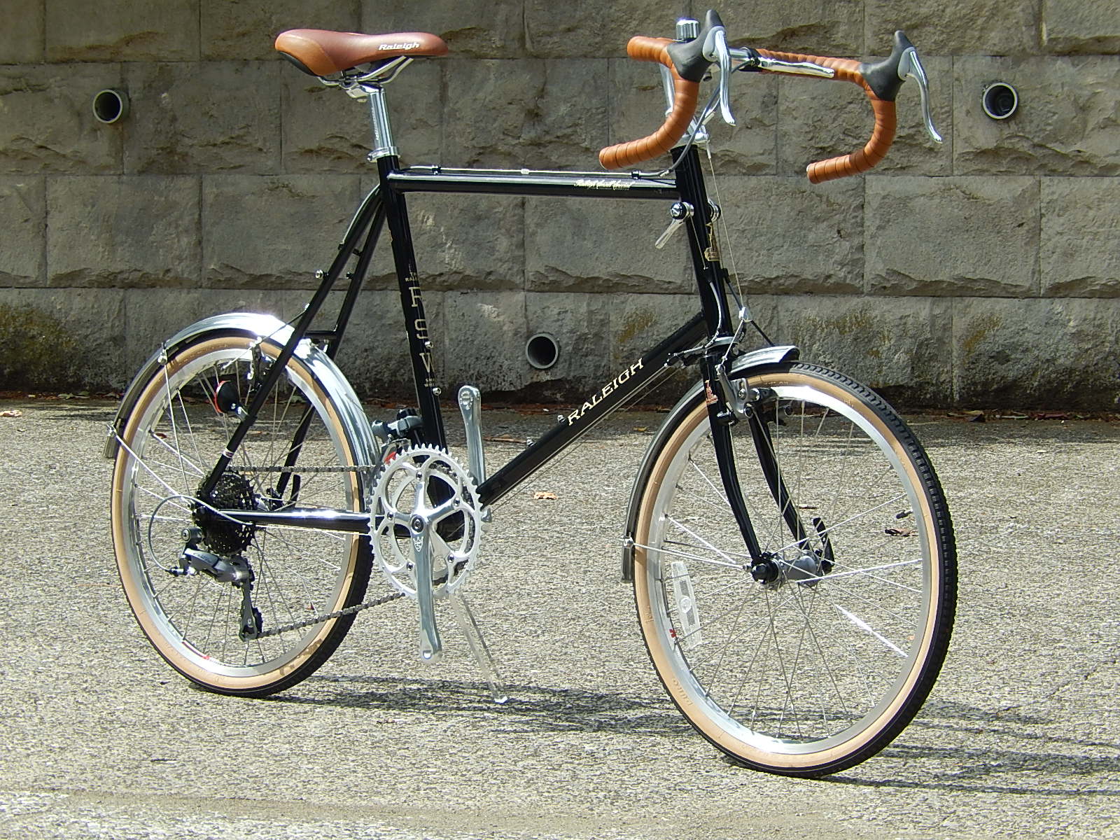 10月10日 渋谷 原宿 の自転車屋 FLAME bike前です_e0188759_13545475.jpg