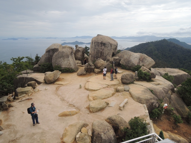 石のパワーと宮島 弥山山頂の巨石パワースポット ny発ブルースカイ Yuki日記 石のパワーと宮島 弥山山頂の巨石パワースポット ny発ブルースカイ Yuki日記