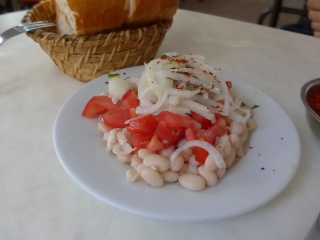 イスタンブールへ行く。④ ~オヤジのキョフテも旨い話~_f0232060_2348511.jpg