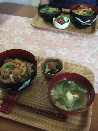 美月家の休日の食卓　簡単、ガッツリ豚丼♪のお昼_d0030994_12471674.jpg