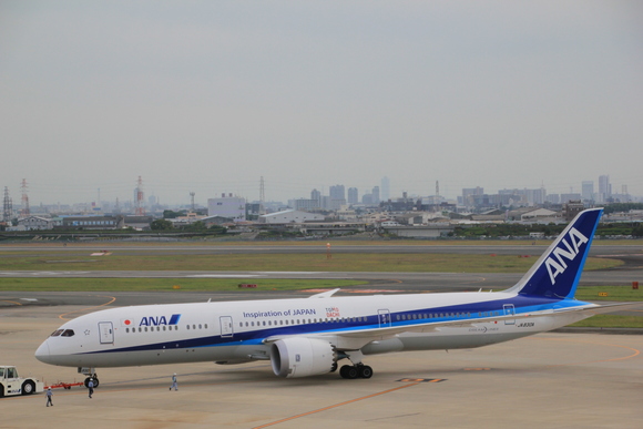 ＡＮＡ　Ｂ７８７－９　伊丹空港にて！_d0202264_7564759.jpg