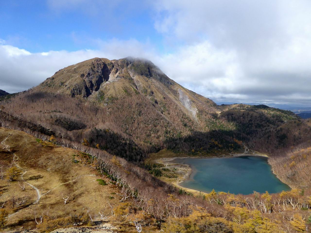 日光白根山（奥白根山）－「荒ぶる神の山」に登る_e0110500_19311730.jpg